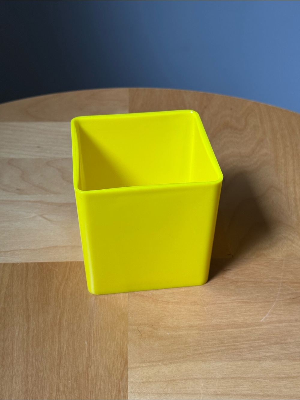 Yellow Post Modern Planter Pot Hard Plastic Square Shelf Home Decor